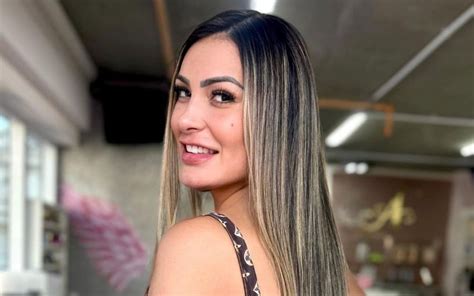 Filho de Andressa Urach aparece nu em vídeo na banheira com。